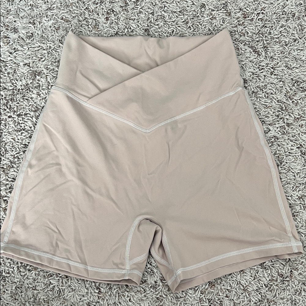 BuffBunny High Waist Shorts in Light Beige